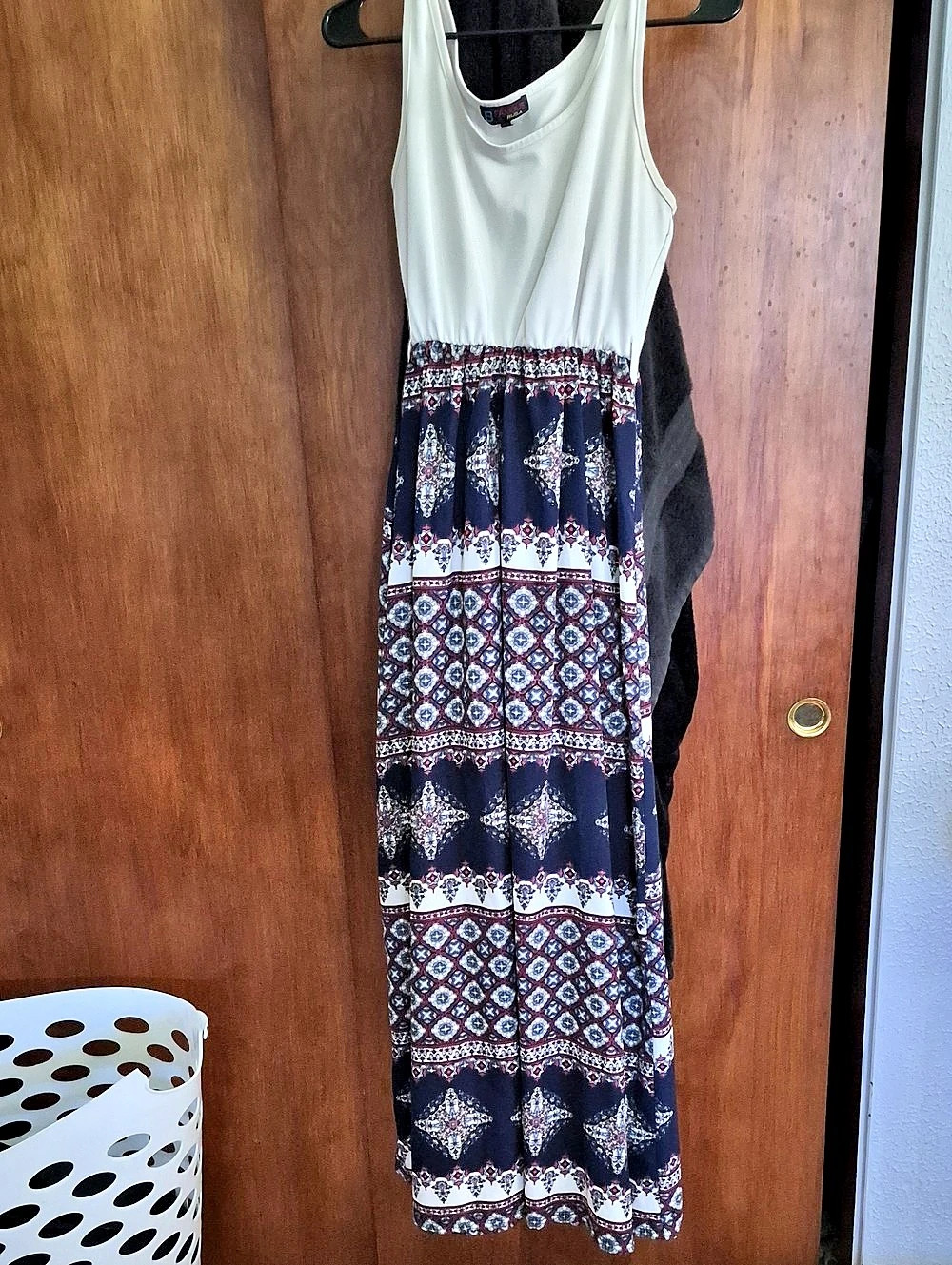 B Famous USA Geometric Maxi Dress in White & Blue Size Large